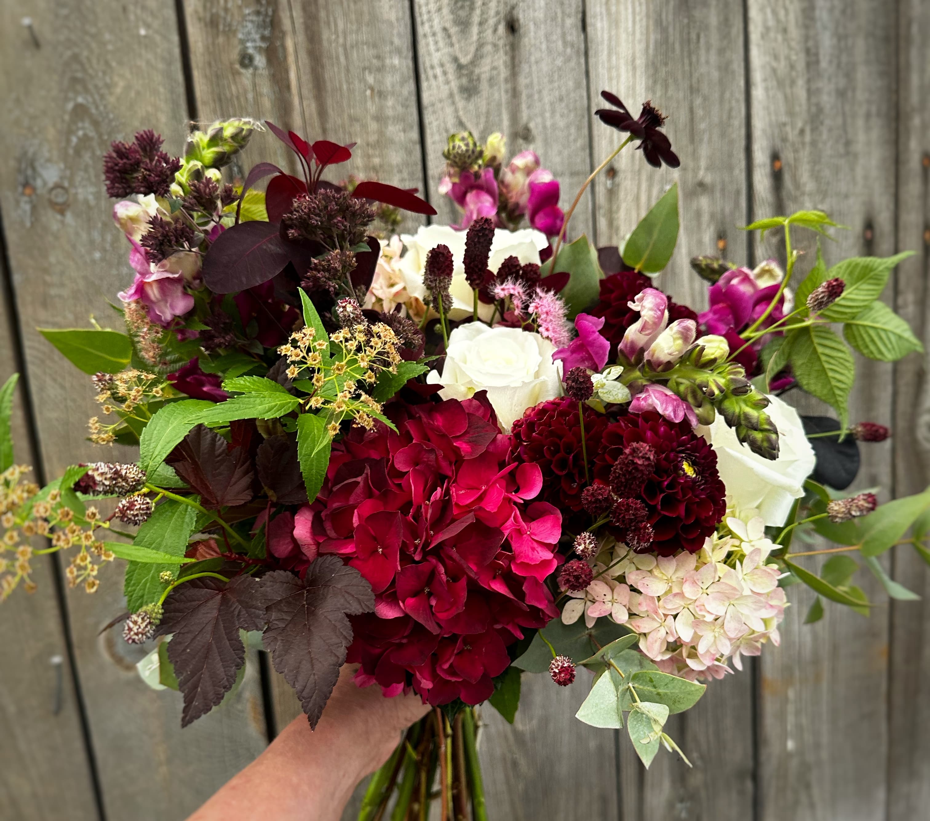 Lantligt bröllopsarrangemang